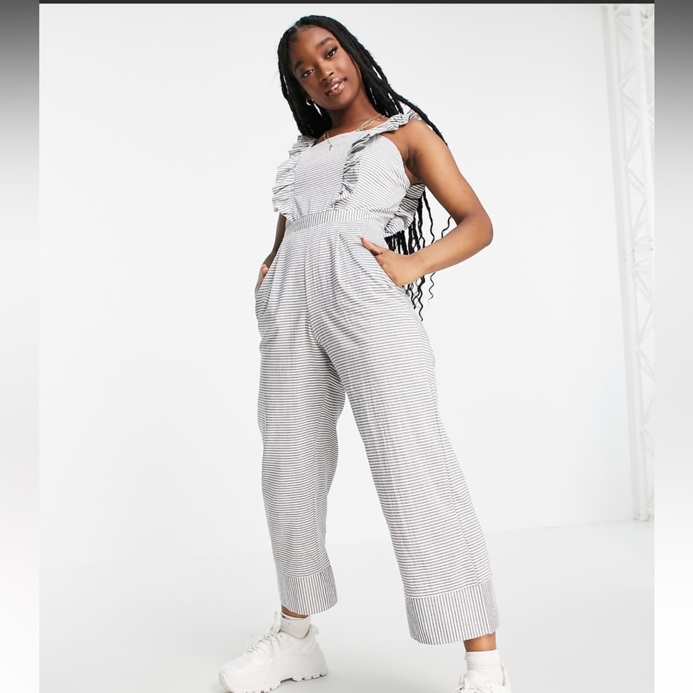 Missguided jumpsuit with frill front in stripe *LIGHT BROWN*
